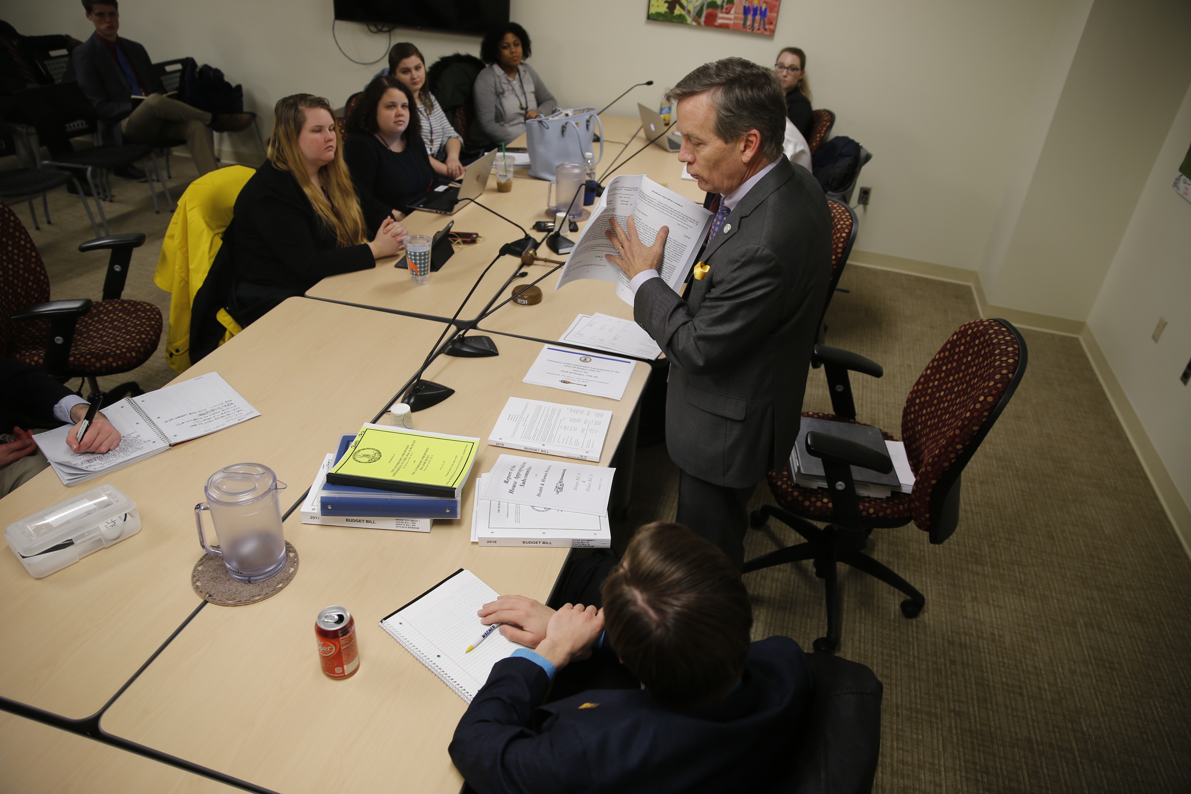 Virginia Capitol Semester students meet with House Appropriations Chairman S. Chris Jones to discuss the finer points of putting together a $115 billion government during a seminar on February 19.